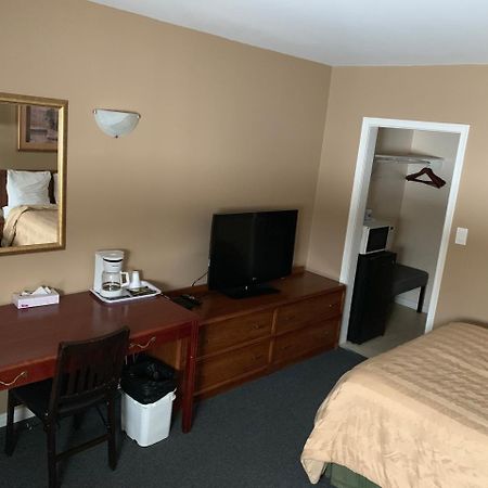 Village Inn & Suites - Sudbury Lively ภายนอก รูปภาพ