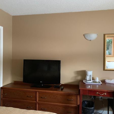 Village Inn & Suites - Sudbury Lively ภายนอก รูปภาพ